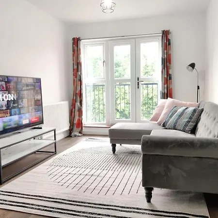 Elegant, Spacious 2Bed In Crystal Palace, Лондон Экстерьер фото